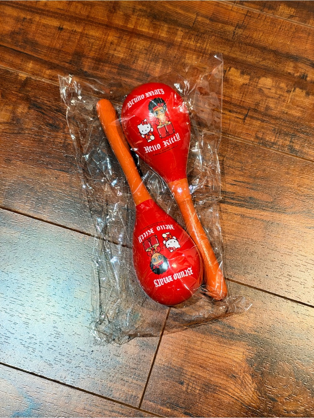 Bruno Mars x Hello Kitty Romantic Tour Maracas